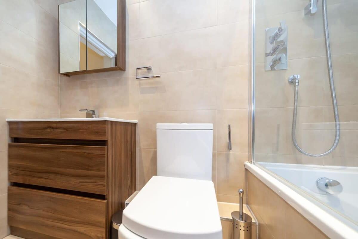 Spacious 2 Bedroom Maisonette In Stratford Londra Exterior foto