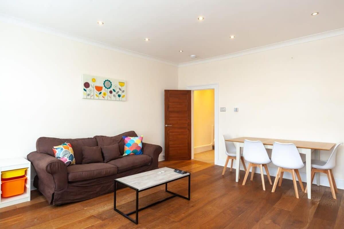 Spacious 2 Bedroom Maisonette In Stratford Londra Exterior foto