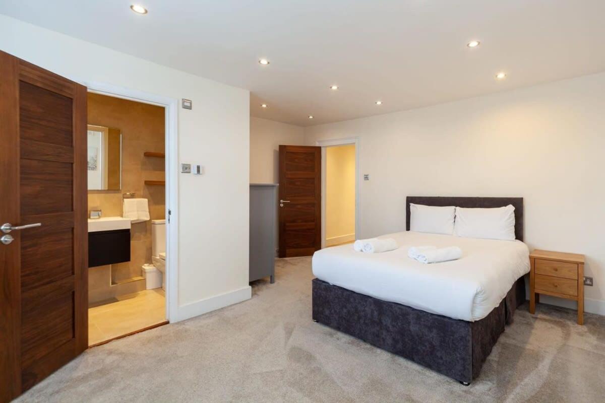 Spacious 2 Bedroom Maisonette In Stratford Londra Exterior foto
