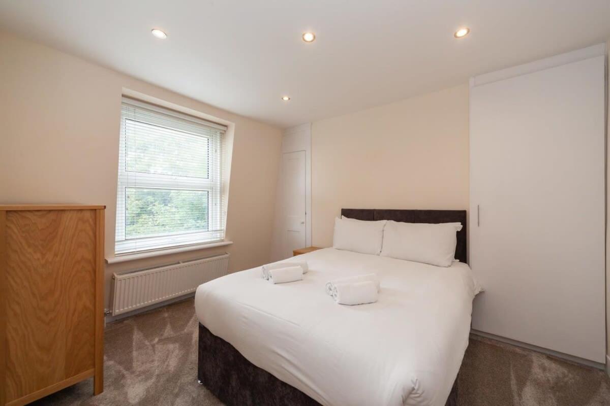 Spacious 2 Bedroom Maisonette In Stratford Londra Exterior foto
