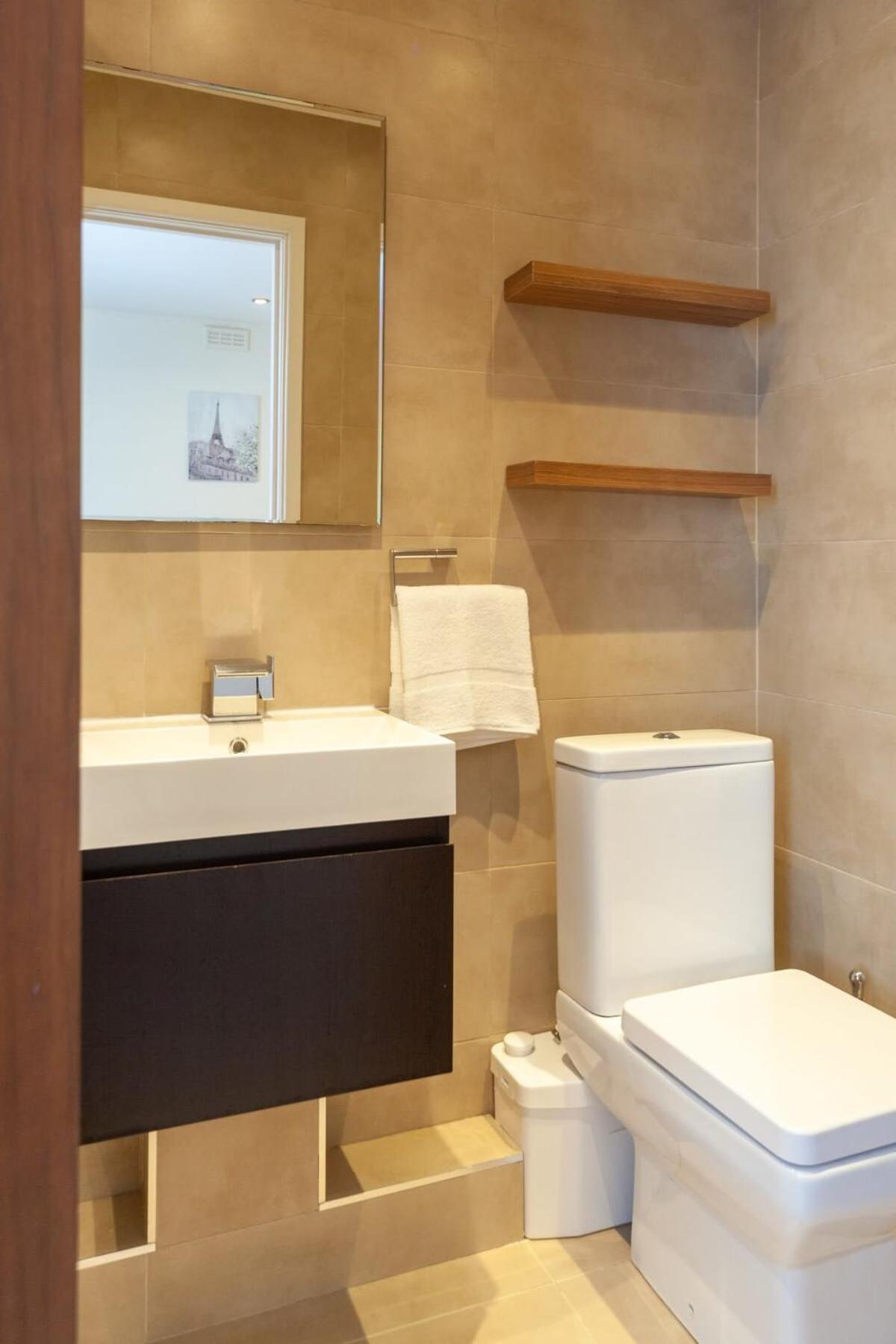Spacious 2 Bedroom Maisonette In Stratford Londra Exterior foto
